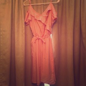 Women’s cold shoulder ruffle dress.